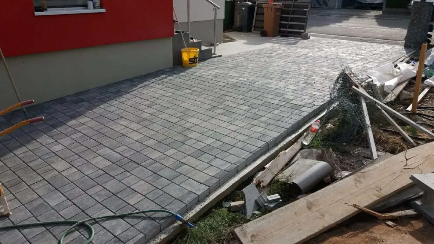 Πλάκες πεζοδρομίου 4 IMG-20250605-WA0018